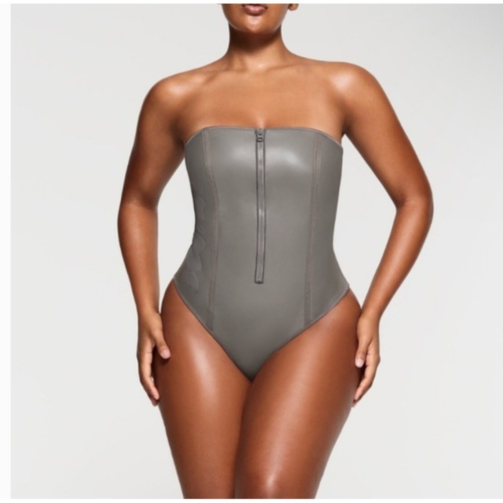 New Rare Skims Rubberized Scuba Swim Strapless One Piece Swimsuit Medium Gray
